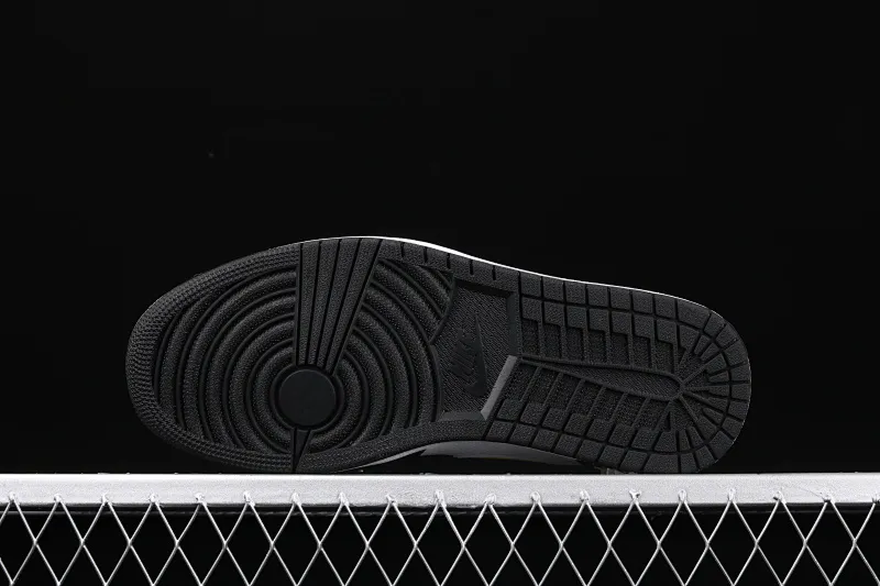 All categories Air Jordan Jordan series basketball shoes Air Jordan 1 High cost-effective version Air Jordan 1 "Dynamic Yellow" AJ1 black and white contrast stitching hook basketball shoes CD6579-071